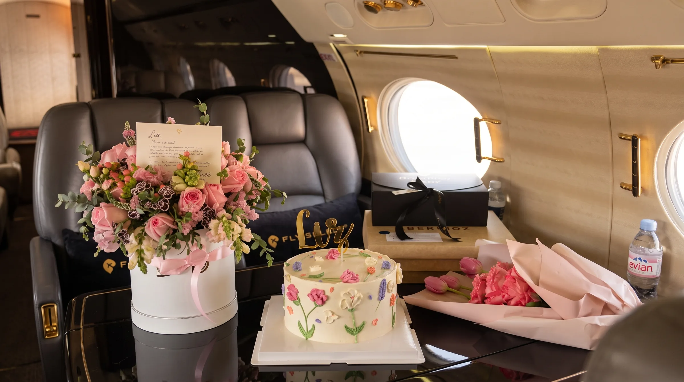Flores y detalles personalizados a bordo de Fly Select